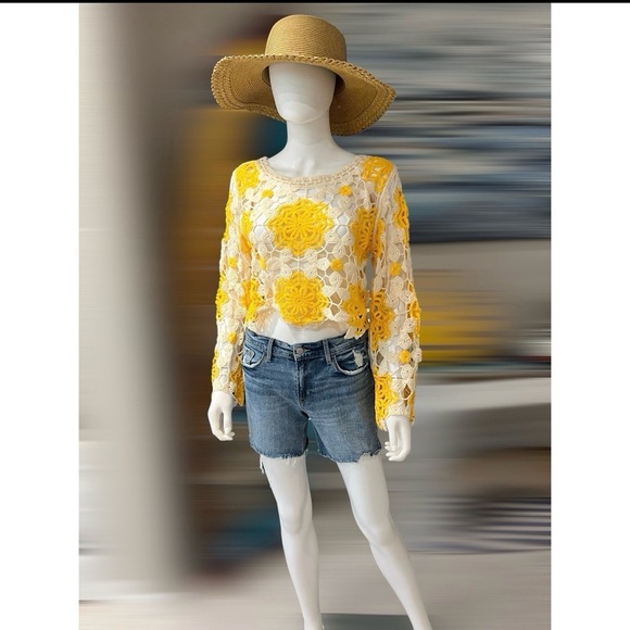 AVAILABLE cream and yellow sheer crochet top ONE SIZE - Picture 2 of 6